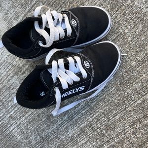 Heelys size 2 little boy black